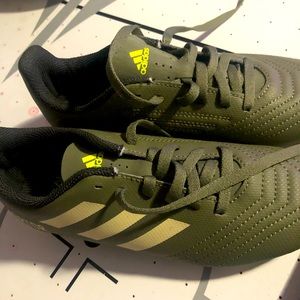 Kids soccer cleats size 2